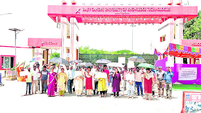 కాంట్రాక్ట్‌ లెక్చరర్ల నిరవధిక సమ్మె1