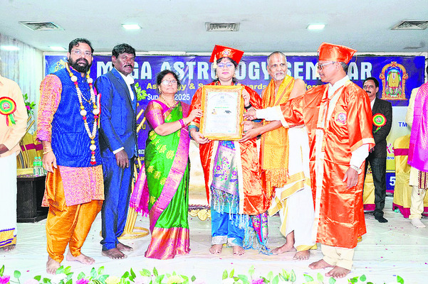 రేణుకకు జ్యోతిష్యంలో డాక్టరేట్‌1