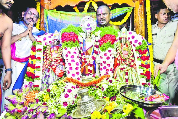 కదిలొచ్చిన దేవదేవుడు2