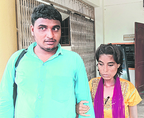 అర్జీల పరిష్కారంలో నిర్లక్ష్యం సహించం 1