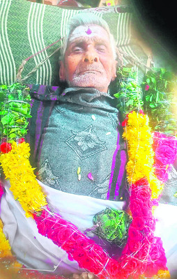 కొడుకు చేతిలో గాయపడిన తండ్రి మృతి 2
