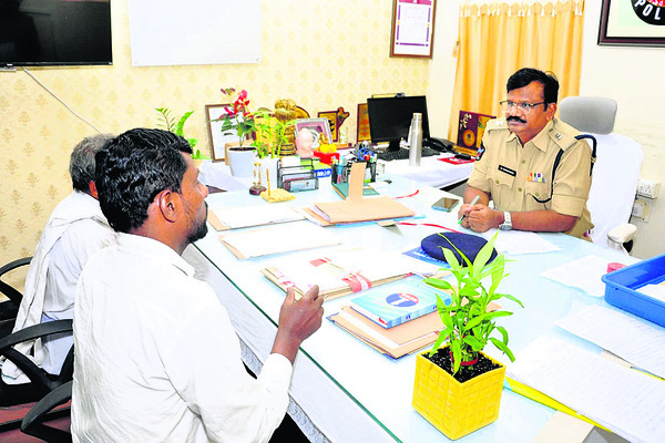 బాధితులకు  న్యాయం చేయాలి 1