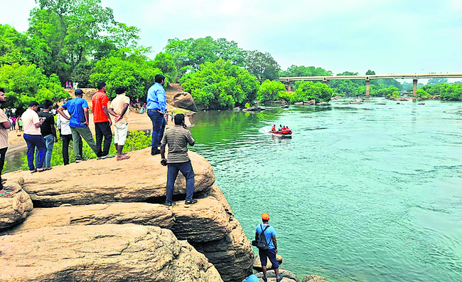 లభ్యంకాని యువకుల ఆచూకీ 1