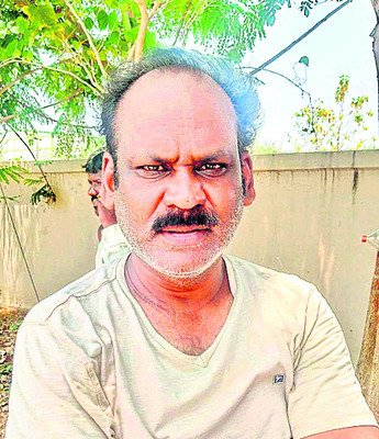లారీలు రావు.. కాంటా పెట్టరు !5