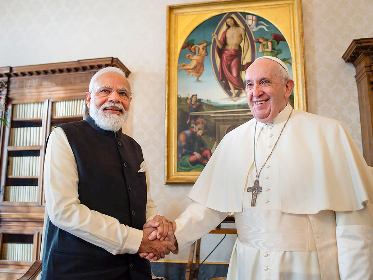 Pope Francis life in Rare Pictures Viral2