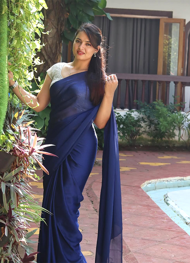 Racha Movie Child Artist Vishika Kota Viral Photos2