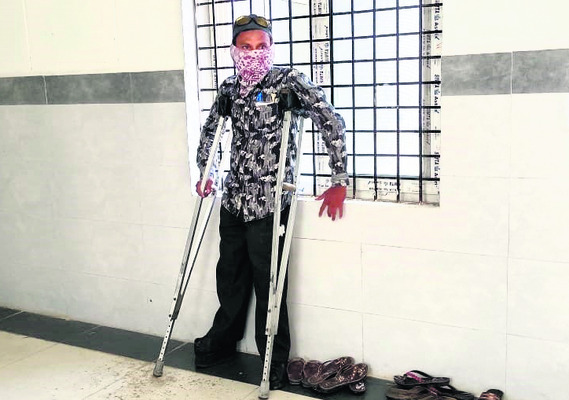 వైద్యానికి ‘సెలవు’ 3