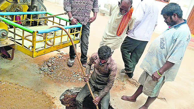 పనులు సాగక1