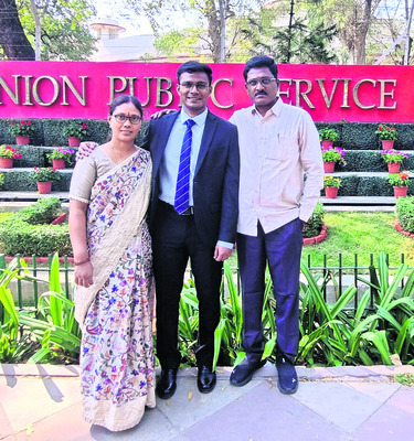 సివిల్స్లో మెరిసిన పాలమూరు బిడ్డలు 1
