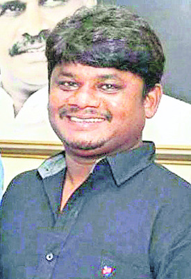 లోయలోకి దూసుకెళ్లిన కారు 1