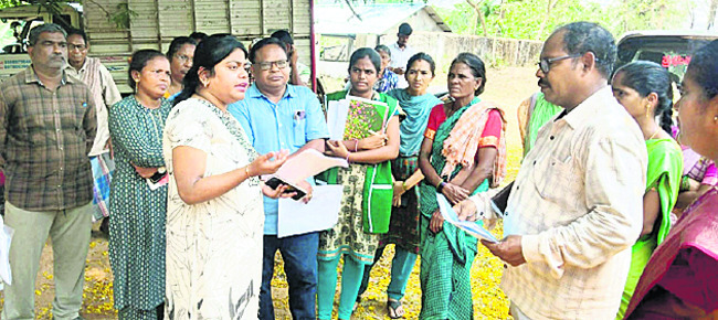 పుష్పాలంకరణలో పైడితల్లి1