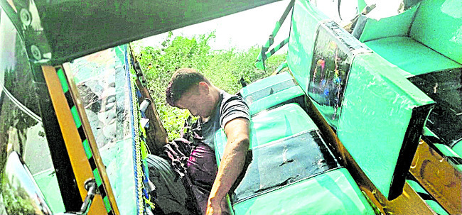 రోడ్డు ప్రమాదంలో ఆటో డ్రైవర్ మృతి 1