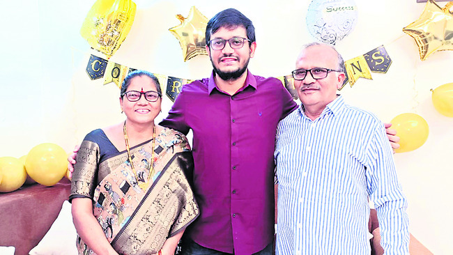 సివిల్స్లో మెరిశారు..3