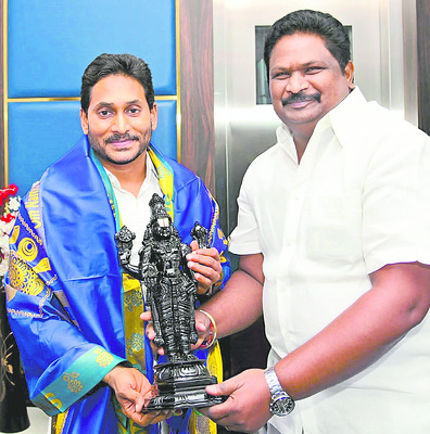 జగన్‌ను కలిసిన జగ్గిరెడ్డి 1