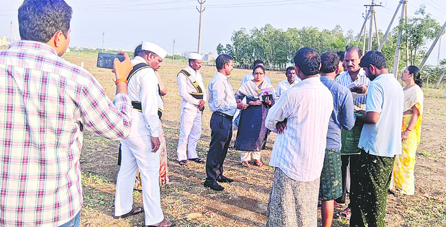 డెయిరీ భూములను  పరిశీలించిన జేసీ 
1