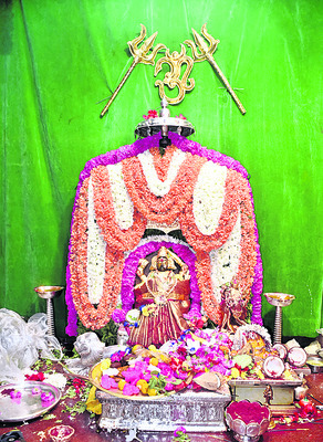 పుష్పాలంకరణలో పైడితల్లి2