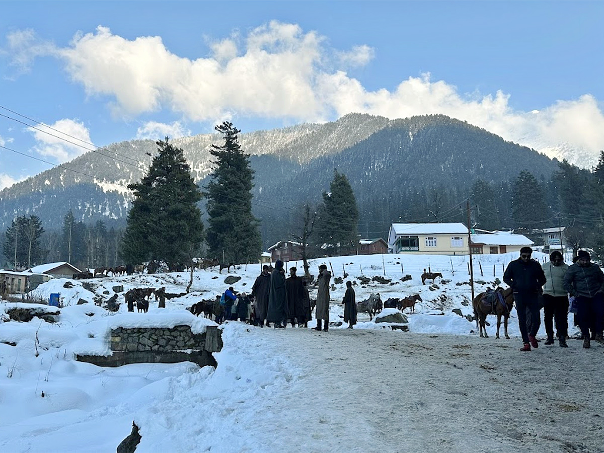 Pahalgam Attack: Tourists Que For Baisaran Valley For These Beautiful Locations Photos13