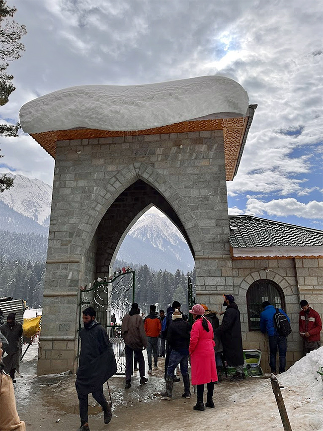 Pahalgam Attack: Tourists Que For Baisaran Valley For These Beautiful Locations Photos16