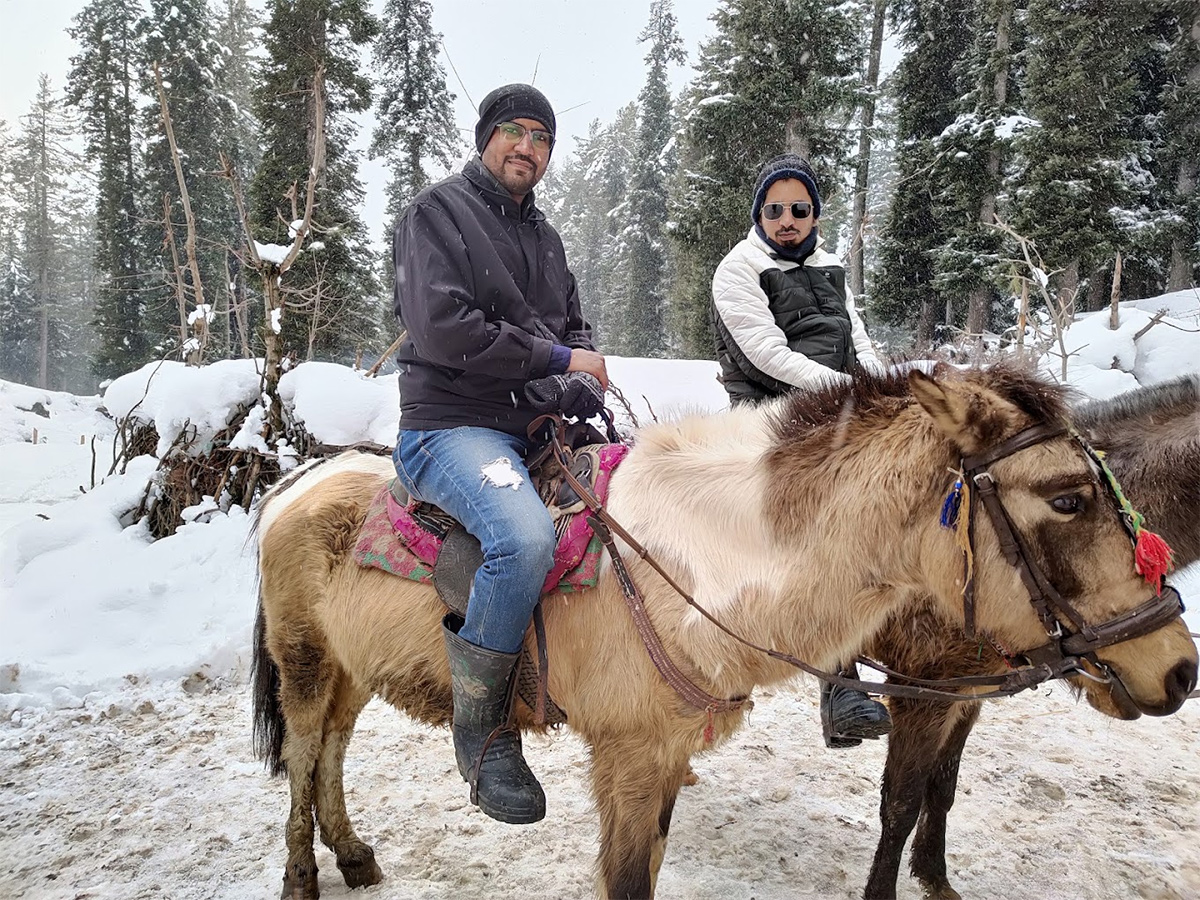 Pahalgam Attack: Tourists Que For Baisaran Valley For These Beautiful Locations Photos8