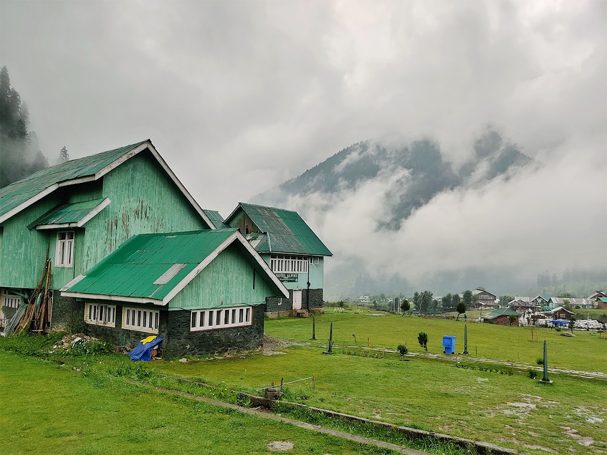Pahalgam Attack: Tourists Que For Baisaran Valley For These Beautiful Locations Photos9