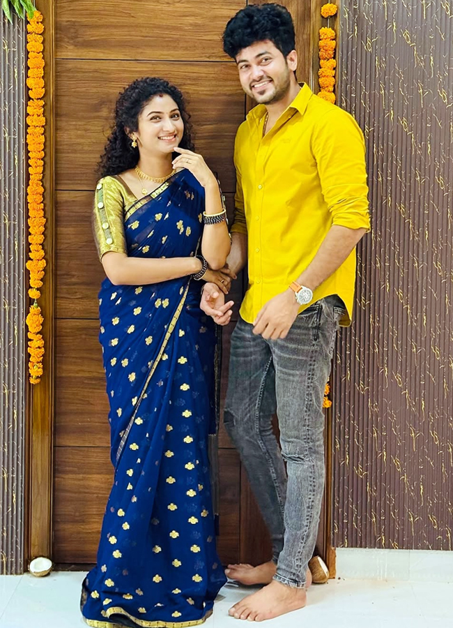 The family members and the web series team held this daawat at peddamma thalli2