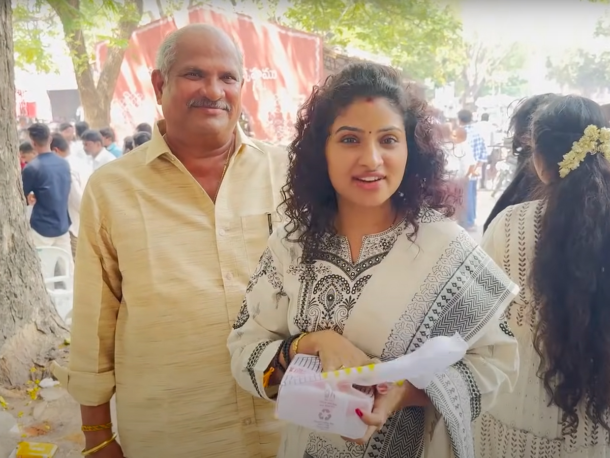 The family members and the web series team held this daawat at peddamma thalli7