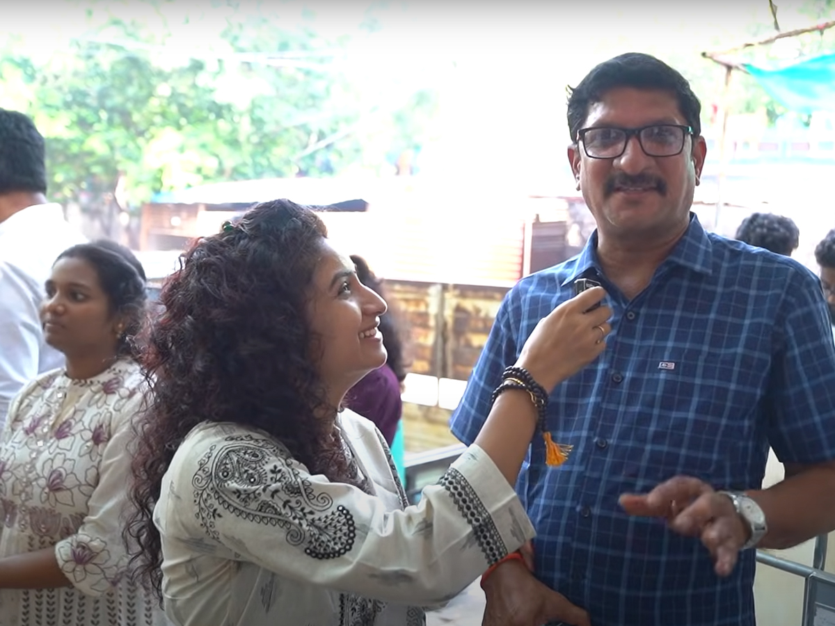 The family members and the web series team held this daawat at peddamma thalli8
