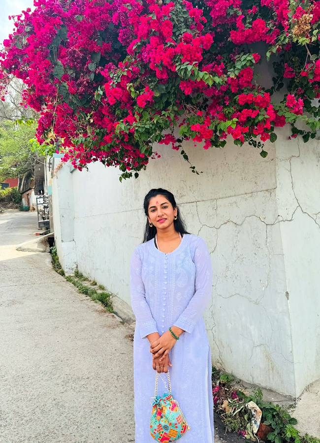 Vishnupriya enjoying the beauty of nature in Himachal Pradesh15