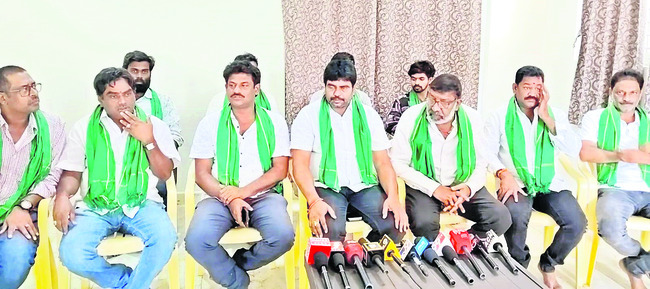 రొయ్యల ఫీడ్ ధరలను తగ్గించాలి 1