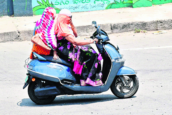 సెగలు కక్కుతున్న సూరీడు1