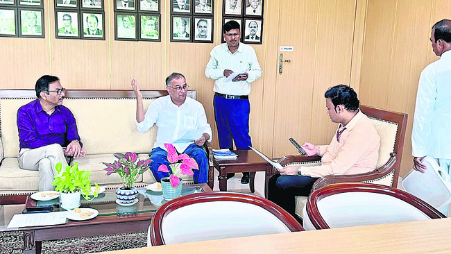 అండర్‌ బ్రిడ్జికి  నిధులు కేటాయించండి
1