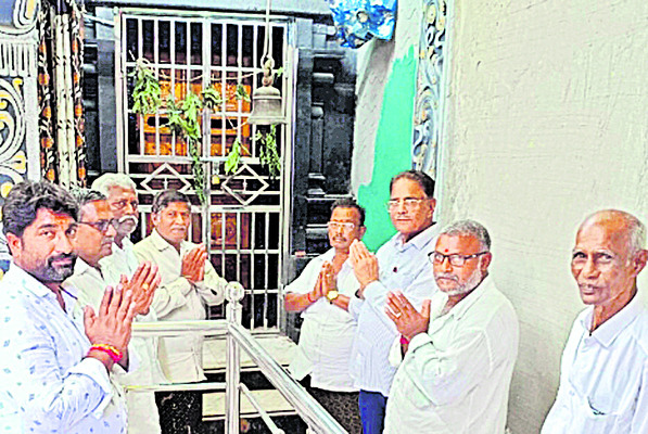 పచ్చ నేతల పైసావసూల్4