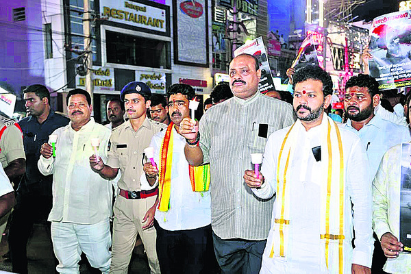 పర్యాటకులపై ఉగ్రదాడి దారుణం 2