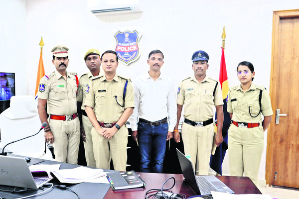 చట్టాలపై అవగాహన  అవసరం
1