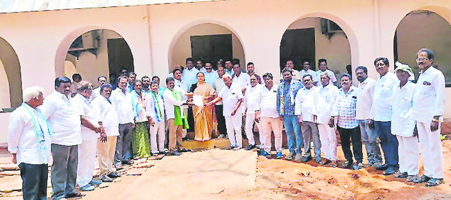 ధాన్యం కొనుగోలులో ఆంక్షలు తొలగించాలి1