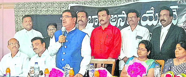 పదవిలో బాధ్యతగా వ్యవహరించాలి 1