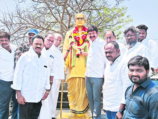 ఘనంగా విగ్రహాల ప్రతిష్ఠా మహోత్సవం 
1