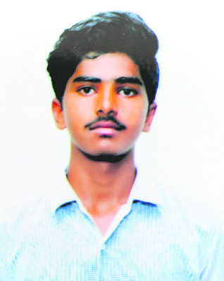 విద్యార్థినికి కలెక్టర్‌ అభినందనలు 1