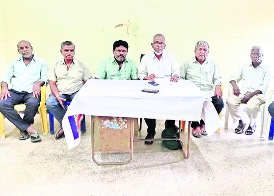 టీపీసీసీ పరిశీలకుల నియామకం1