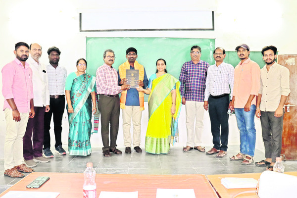 రావుల మధుకు డాక్టరేట్‌ 1