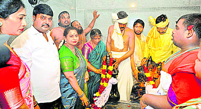 ధూళిపాళ్లలో గుర్తుతెలియని వ్యక్తి మృతదేహం 1