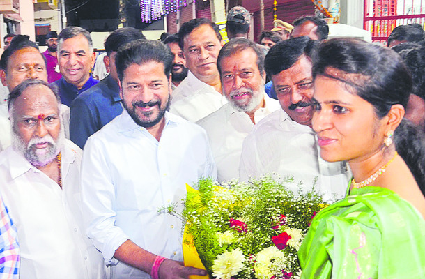 జగ్గారెడ్డి కుమార్తె నిశ్చితార్థంలో సీఎం రేవంత్ 1