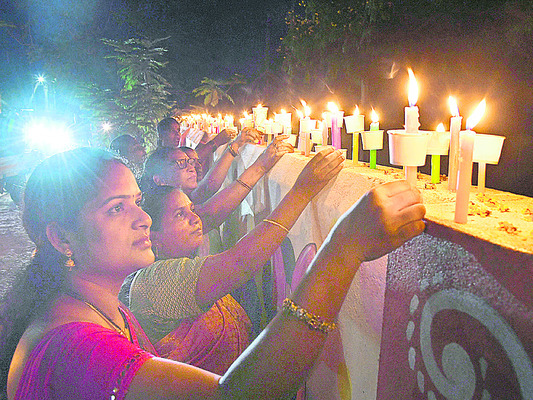 టూరిస్టులపై ఉగ్రదాడి అమానుషం2