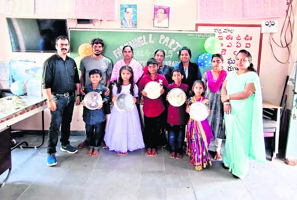 ఎమ్మెల్యే కాన్వాయ్ ఎదుట రైతుల నిరసన1
