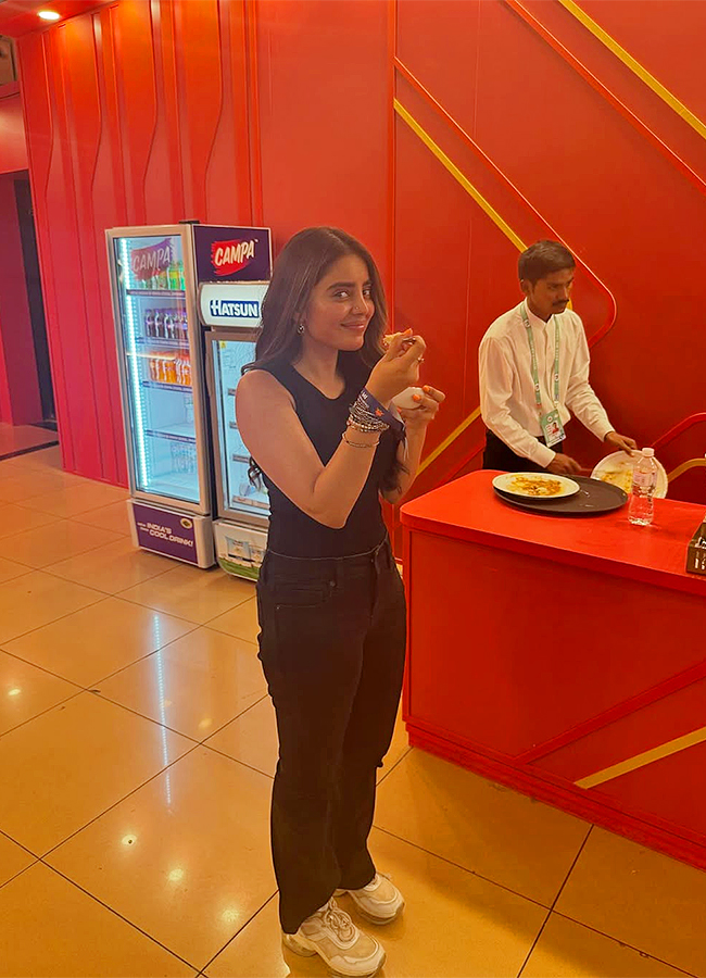 Actress Kushita Kallapu Photos Viral In SRH vs MI Match11