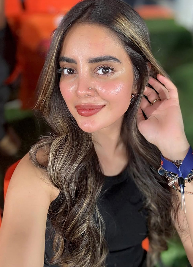 Actress Kushita Kallapu Photos Viral In SRH vs MI Match15