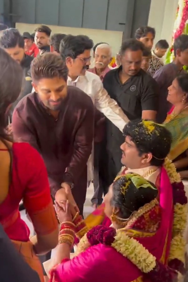 Allu Arjun Attends Cousins Wedding Photos12