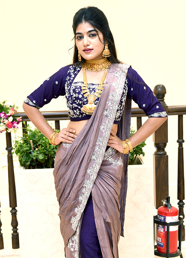 Hyderabad: Models make a splash at a shopping mall Photos4