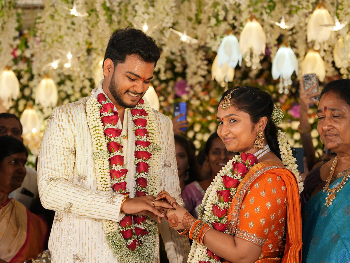 Jagga Reddy Daughter Jaya Reddy Guna Chaitanya Reddy Engagement Ceremony Photos13