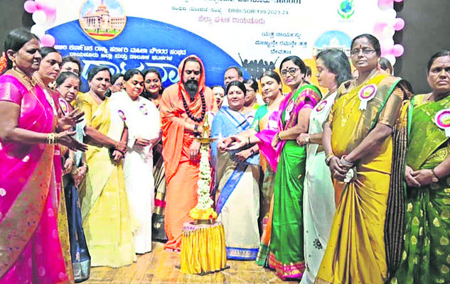 సీ్త్రలకూ సమాన హక్కులు అవసరం1